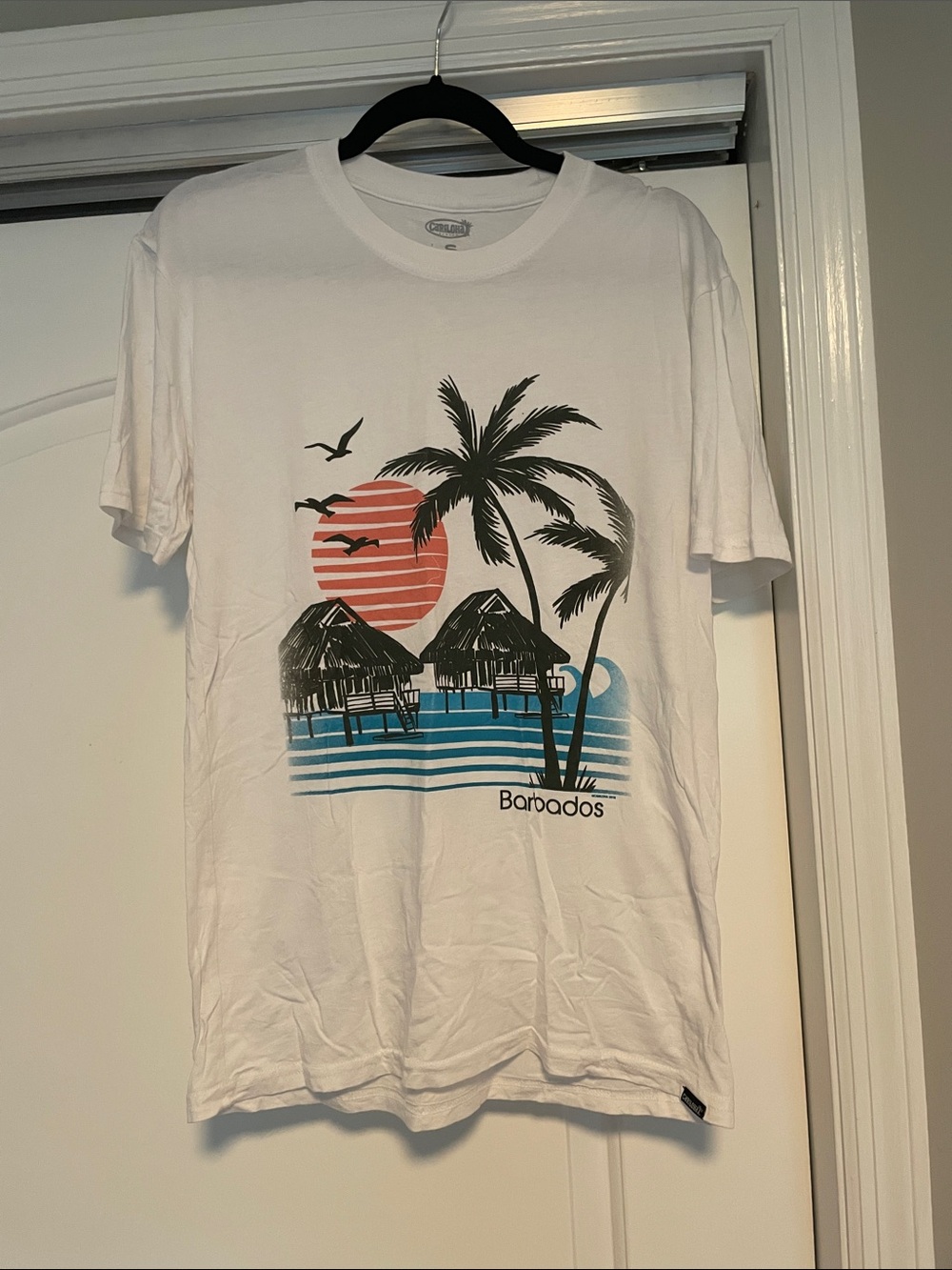 NWOT! Barbados White Short Sleeve Graphic Tee - Tropical Sunset Size Small